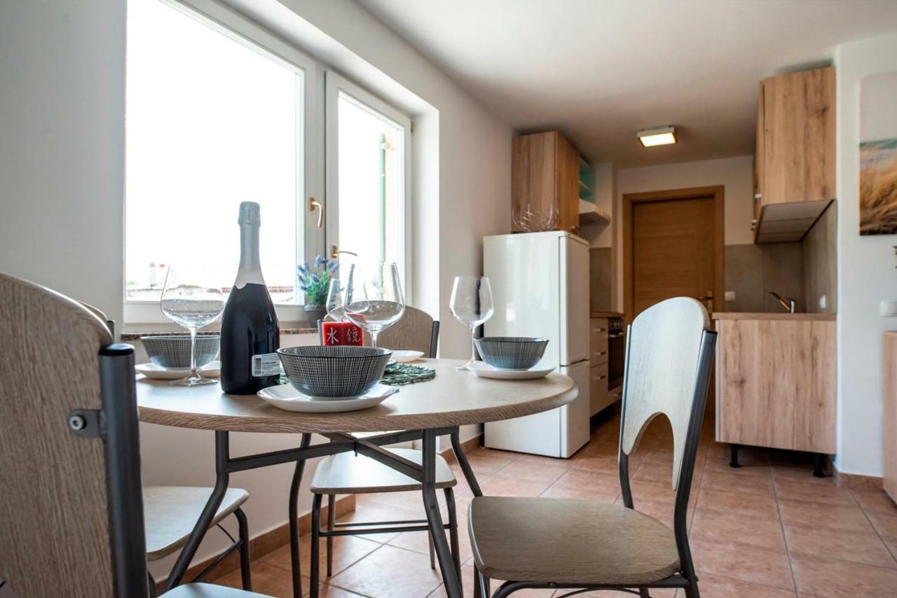 Lavanda Apartments&Studios Pinezići Екстериор снимка