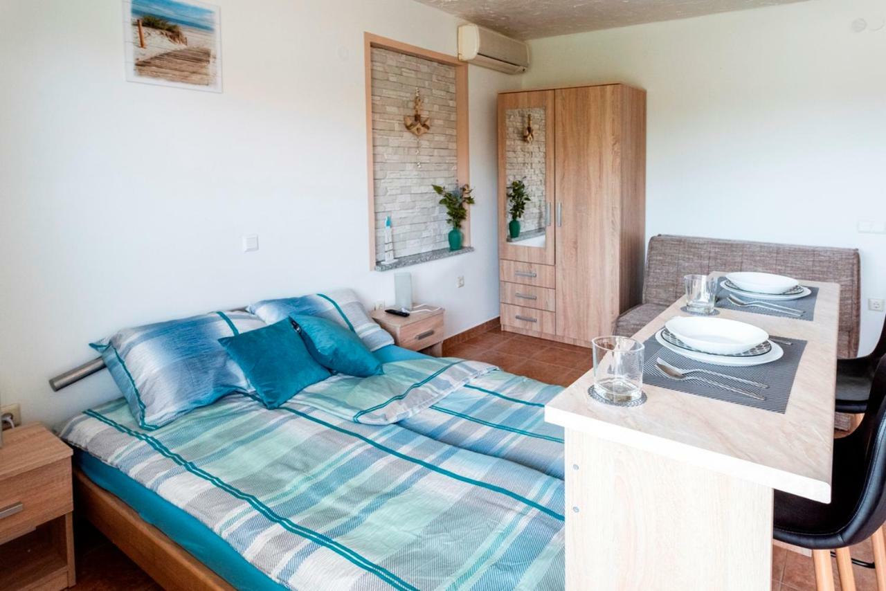 Lavanda Apartments&Studios Pinezići Екстериор снимка